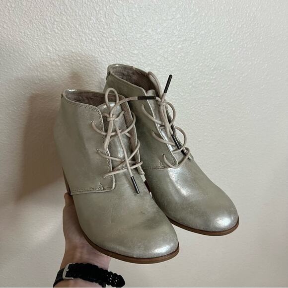 Toms Lunata Brushed Gold lace up ankle boots booties 9 - Picture 2 of 9